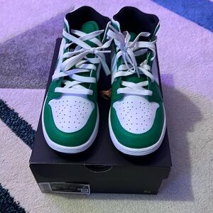 Brand New Grade School Jordan 1 Mid